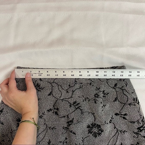 Newport News Gray Black Floral‎ Mini Skirt - Picture 6 of 7